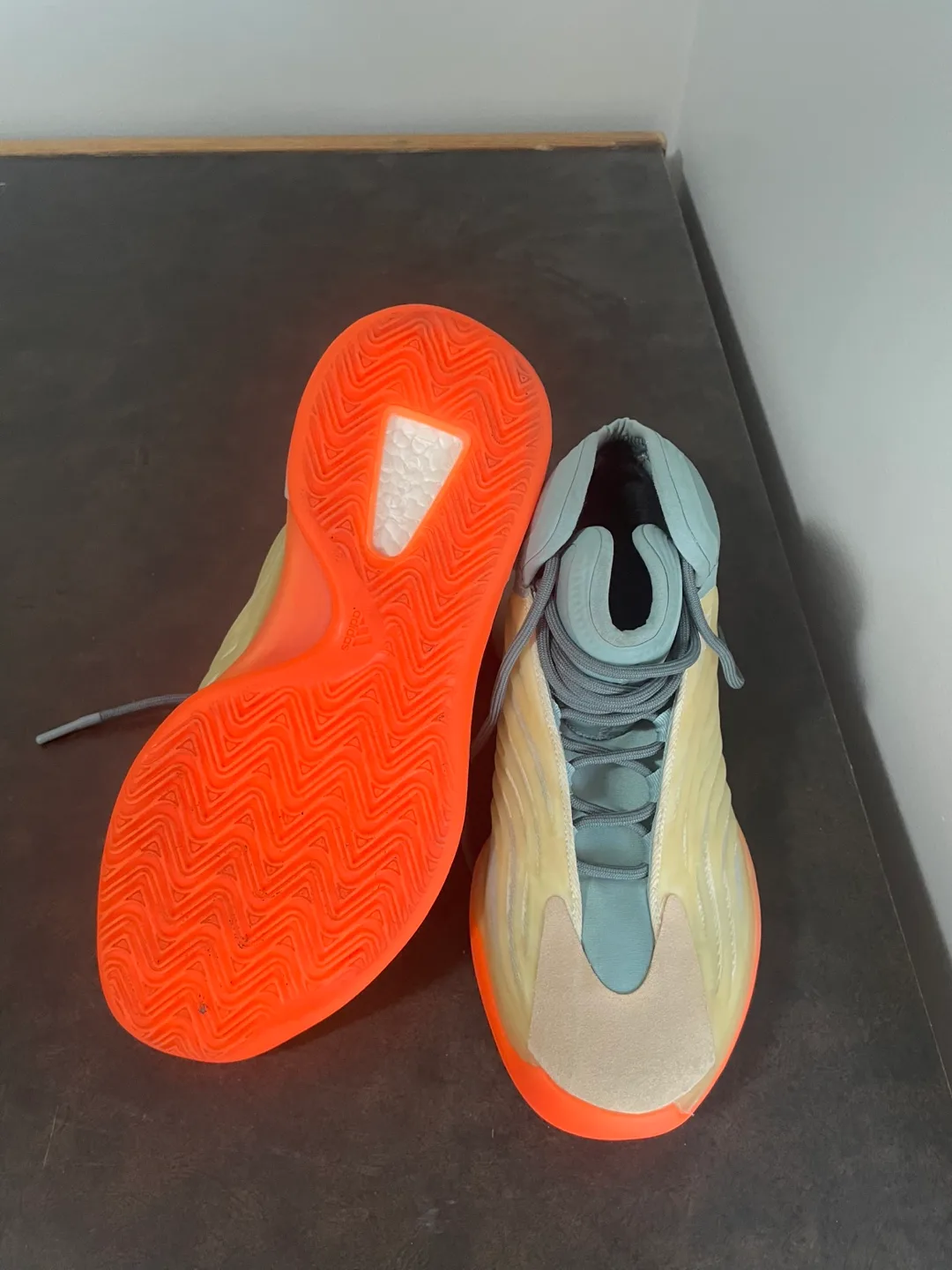 Adidas Yeezy Quantum “Flash Orange” image indicator(6)