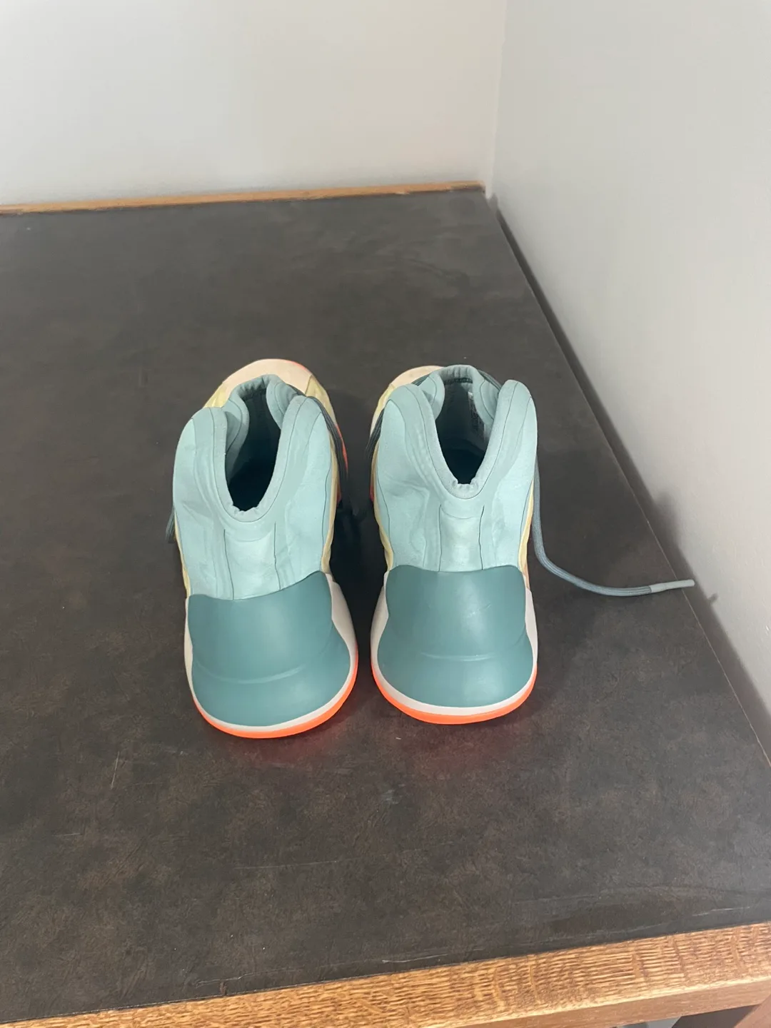 Adidas Yeezy Quantum “Flash Orange” image indicator(3)