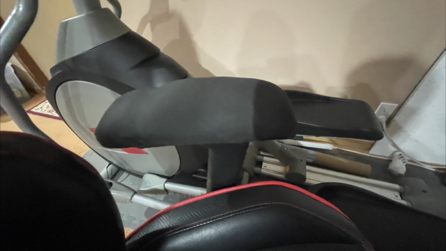 🎮 Gaming Chair – Adjustable, Padded – $15 (now $5) - photo 3