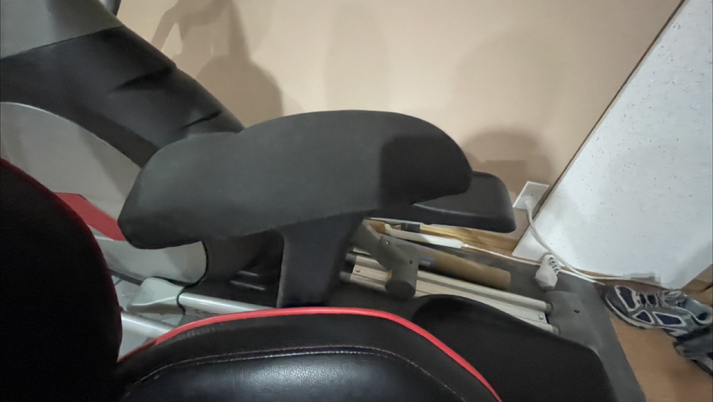🎮 Gaming Chair – Adjustable, Padded – $15 (now $5) - photo 2