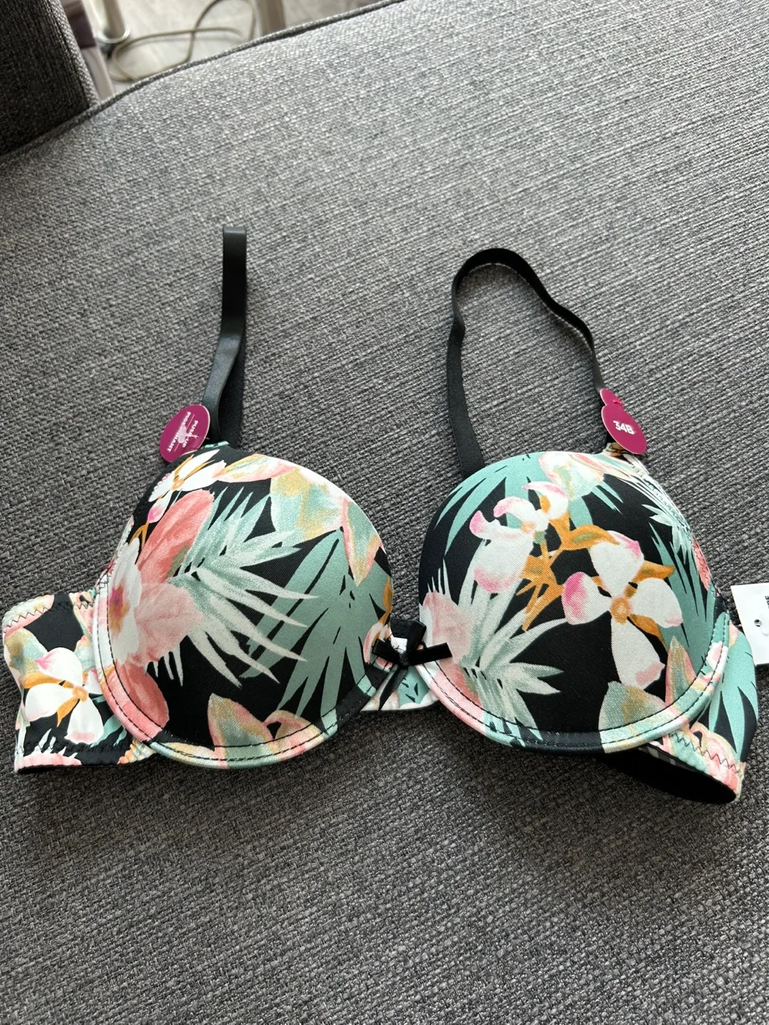 New Bras - 34B, 32D, 34C & 34A thumbnail