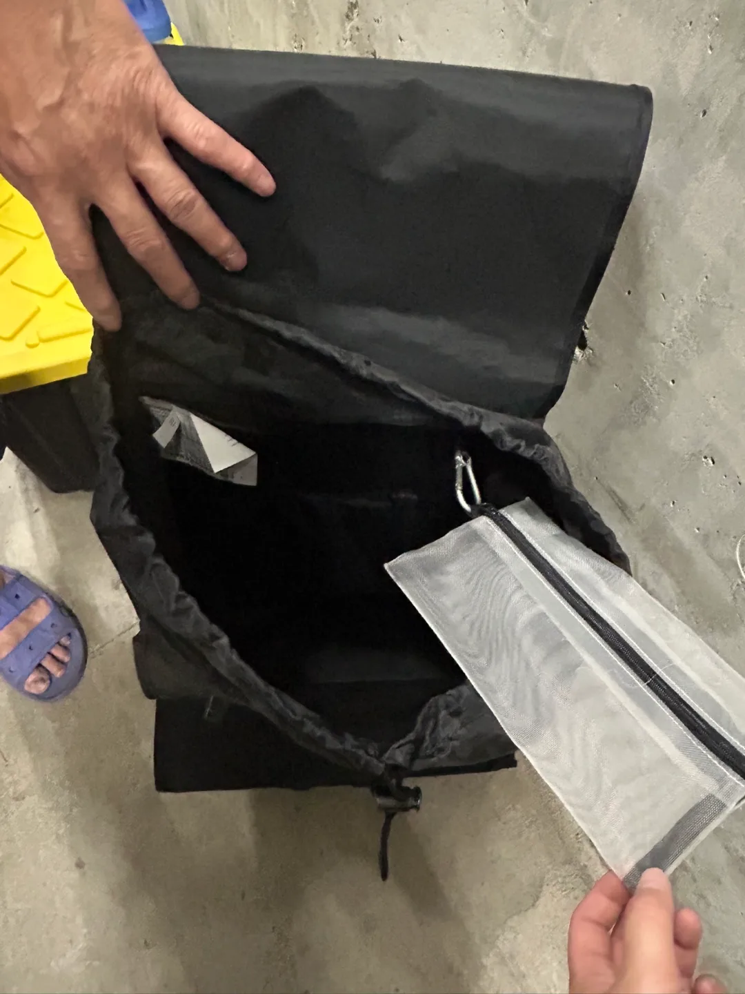 Black Rolling Shopping Cart image indicator(4)