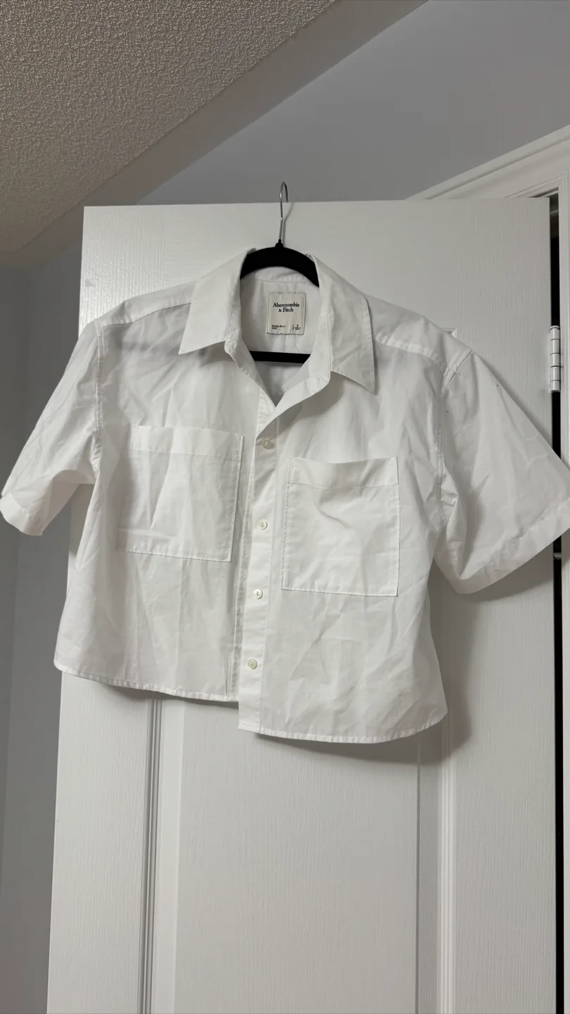 Abercrombie & Fitch Tops thumbnail