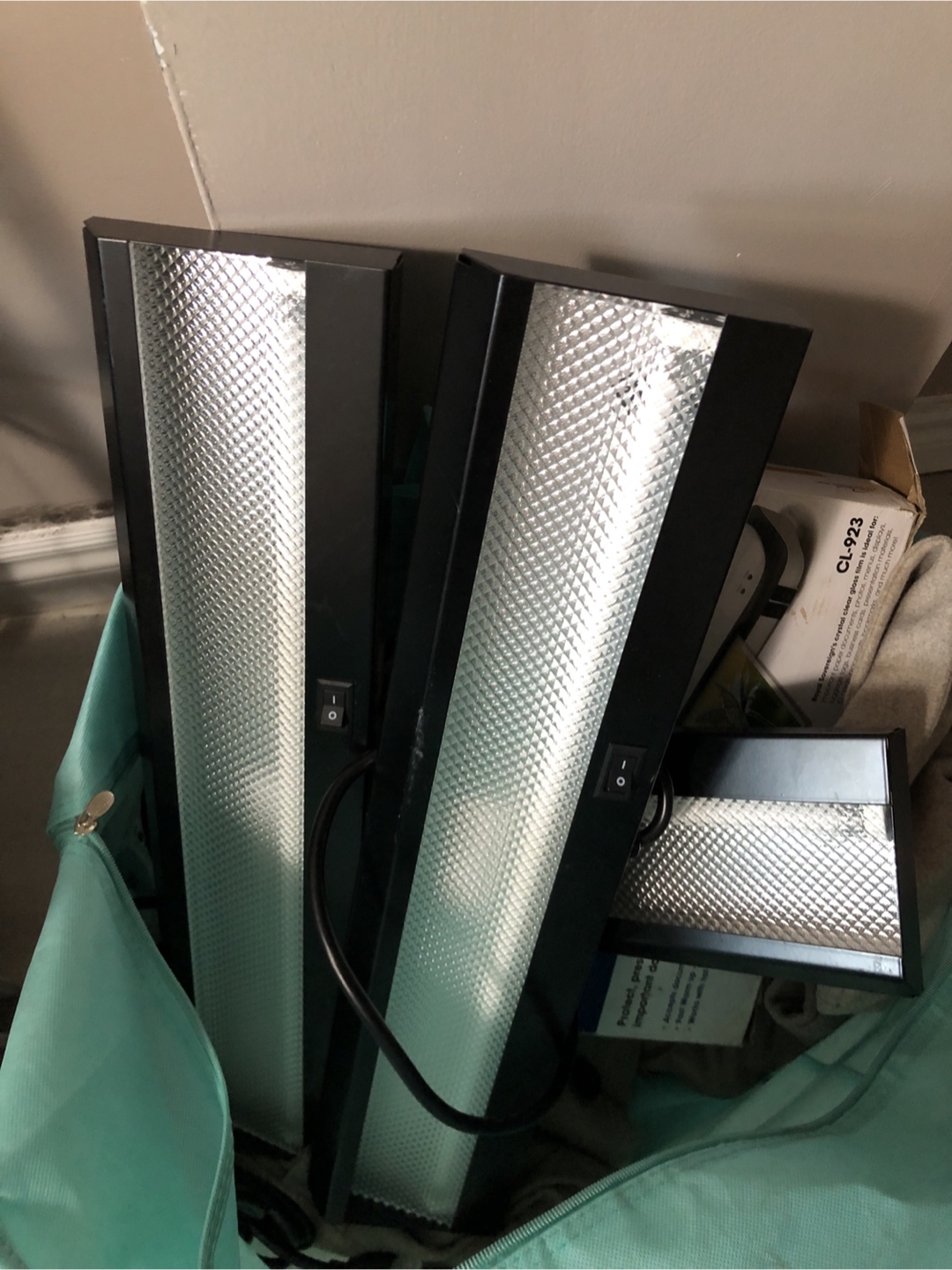 Black Fluorescent Shop Light - photo 4