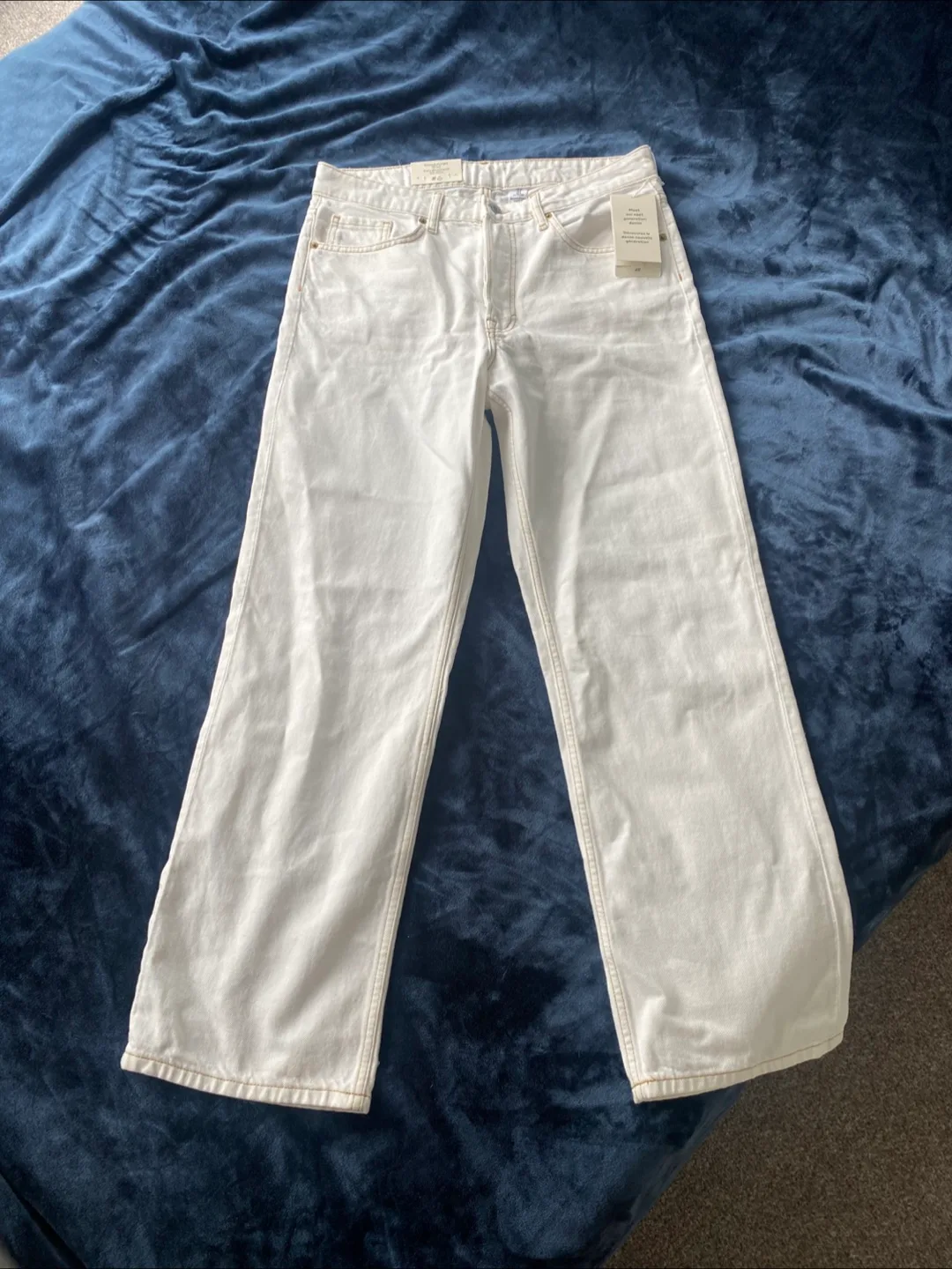 H&M White Relaxed Straight Jeans - US 8 thumbnail