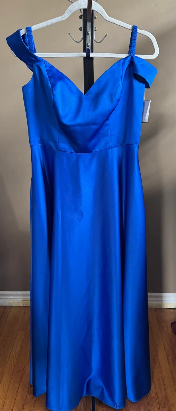 David's Bridal Blue Dress - Size 10 - Never Worn! thumbnail