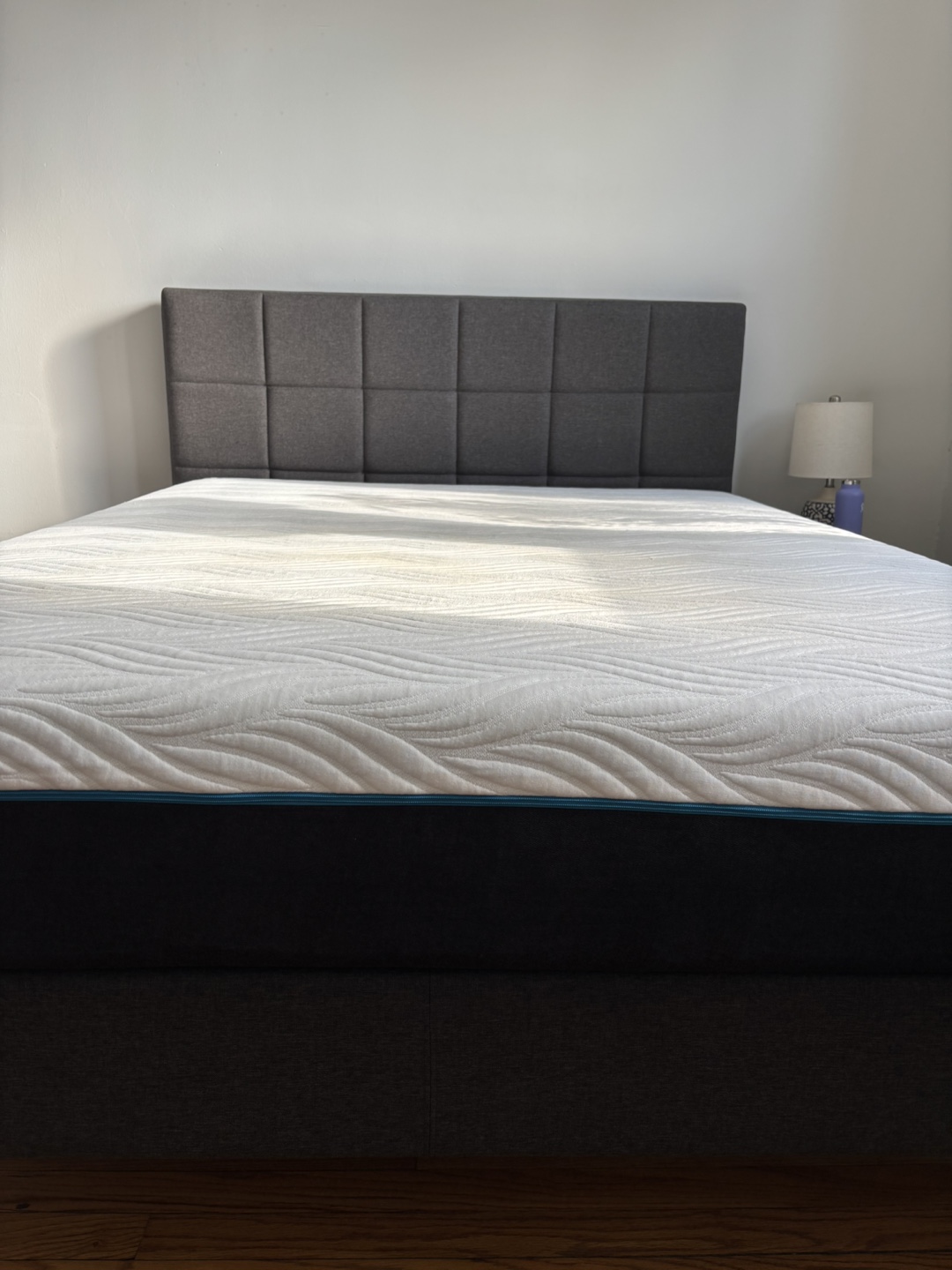 Queen bed frame and mattress - photo 3