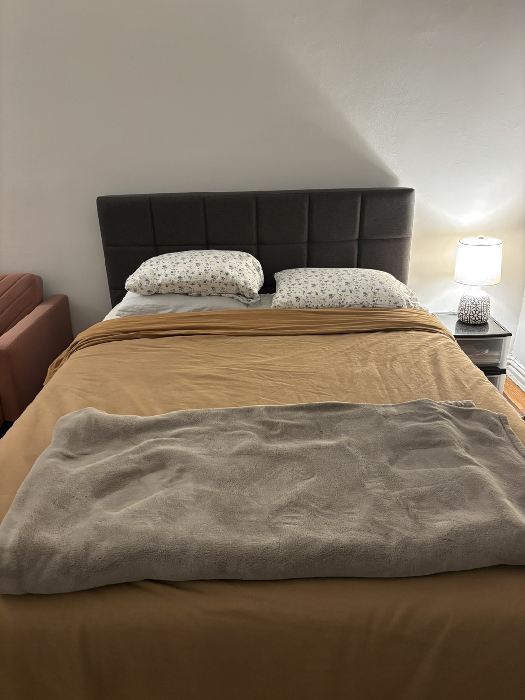 Queen bed frame and mattress - photo 5