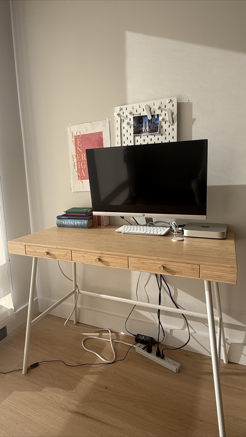 Desk with drawers / hp computer monitor - photo 2