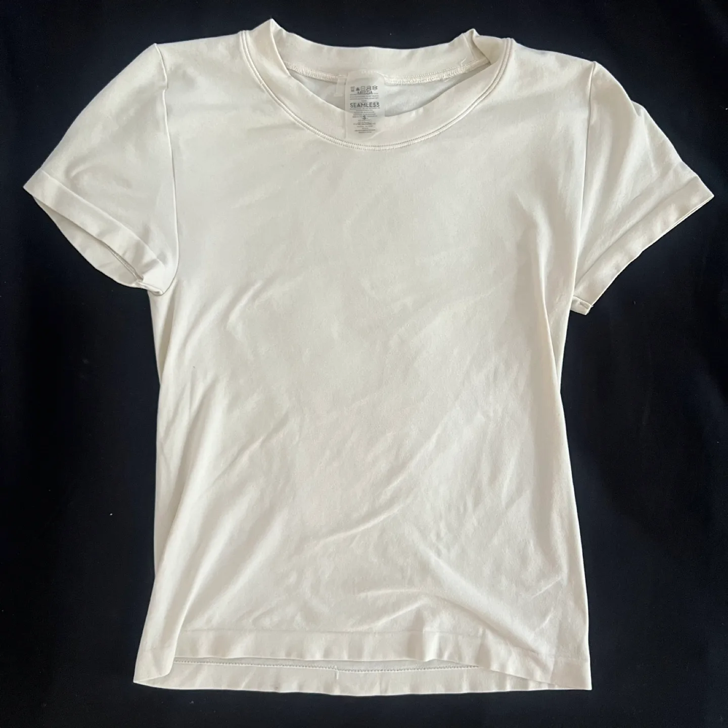 NWOT Aritzia White Seamless Cropped T Shirt Sz S image indicator(2)