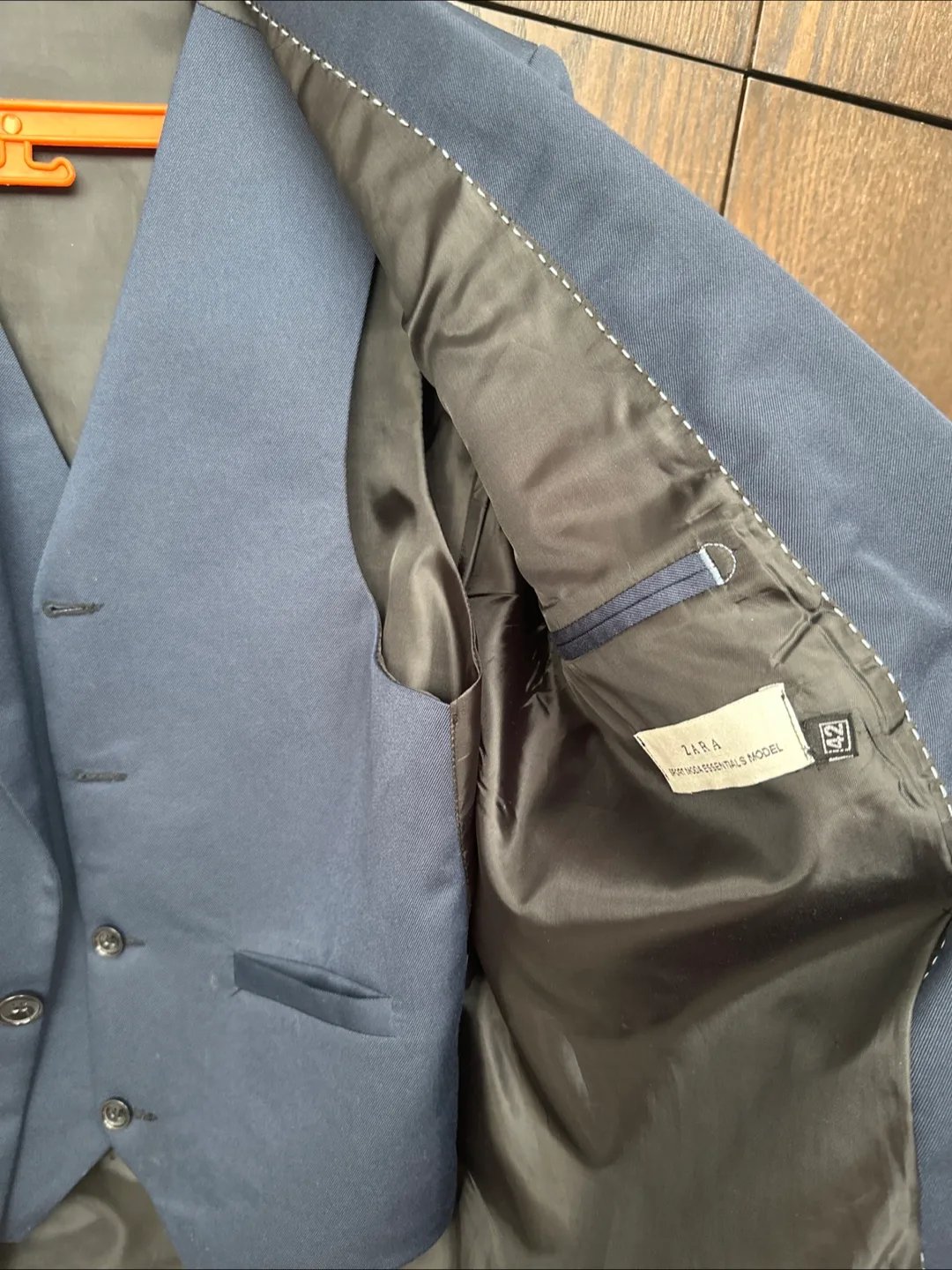 Zara Man Essentials Model Suit with vest - Size 42🇨🇦 image indicator(2)