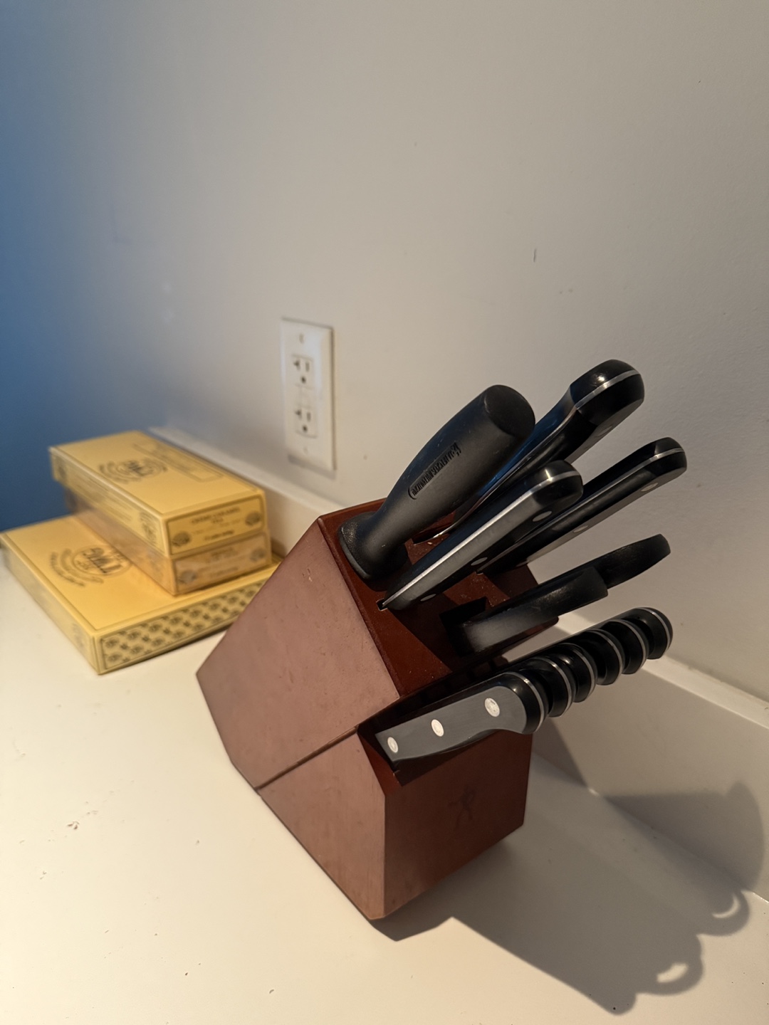 HENCKELS 12 Knife Set