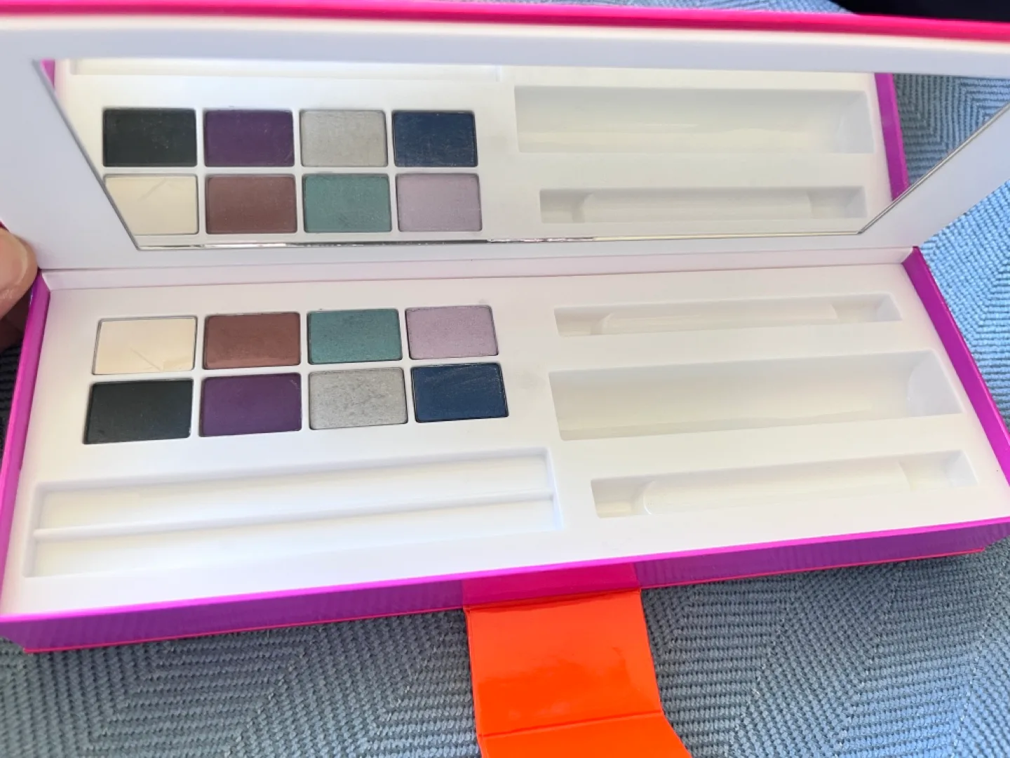 Clinique Shadow Palette - Like New! thumbnail