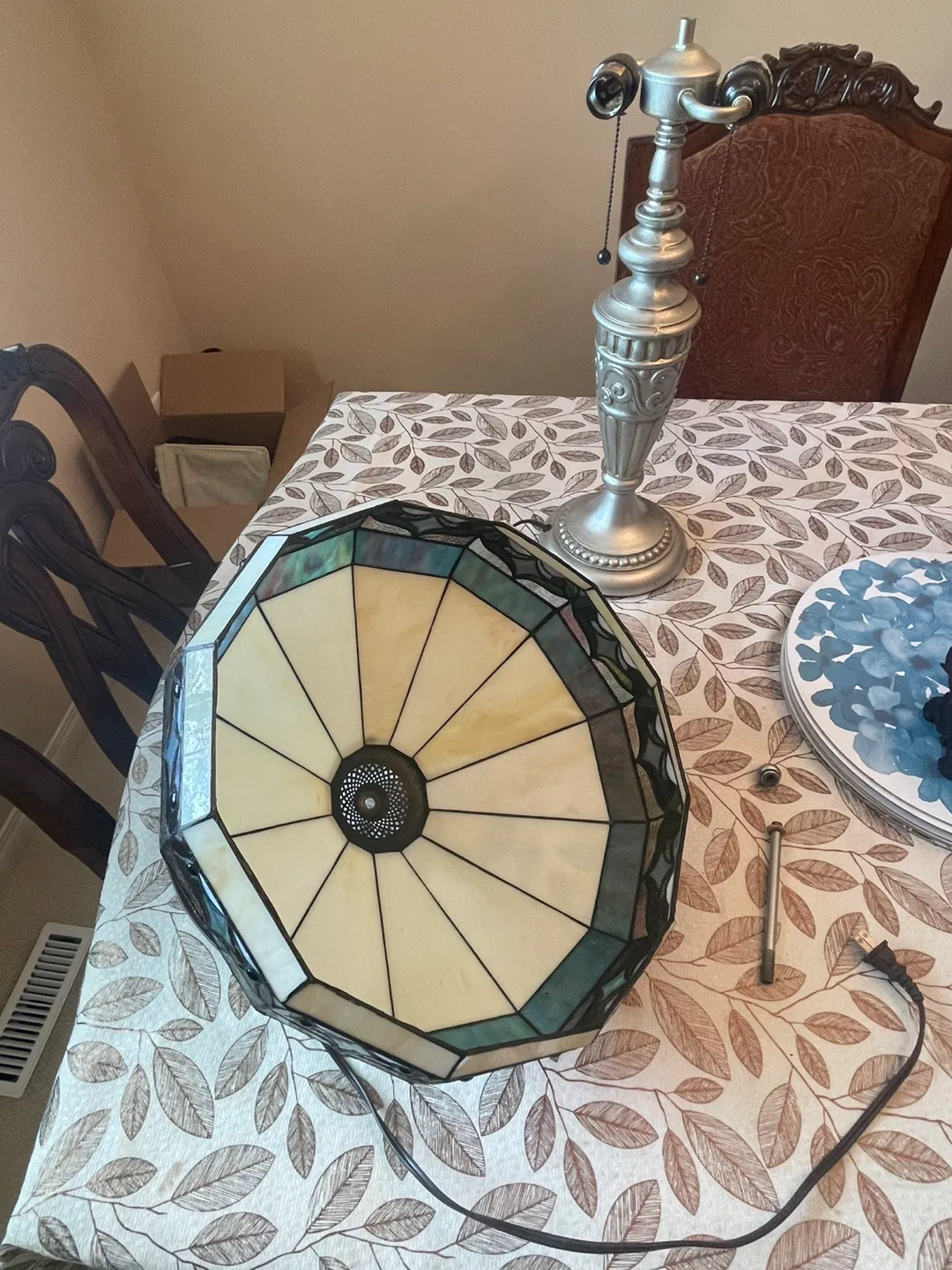 Tiffany lamps (set of two identical) image indicator(3)