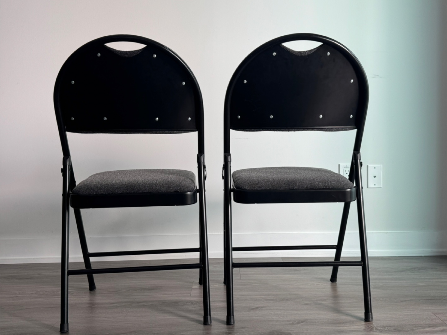 Folding Table and Chairs Set - Great Condition! - photo 5