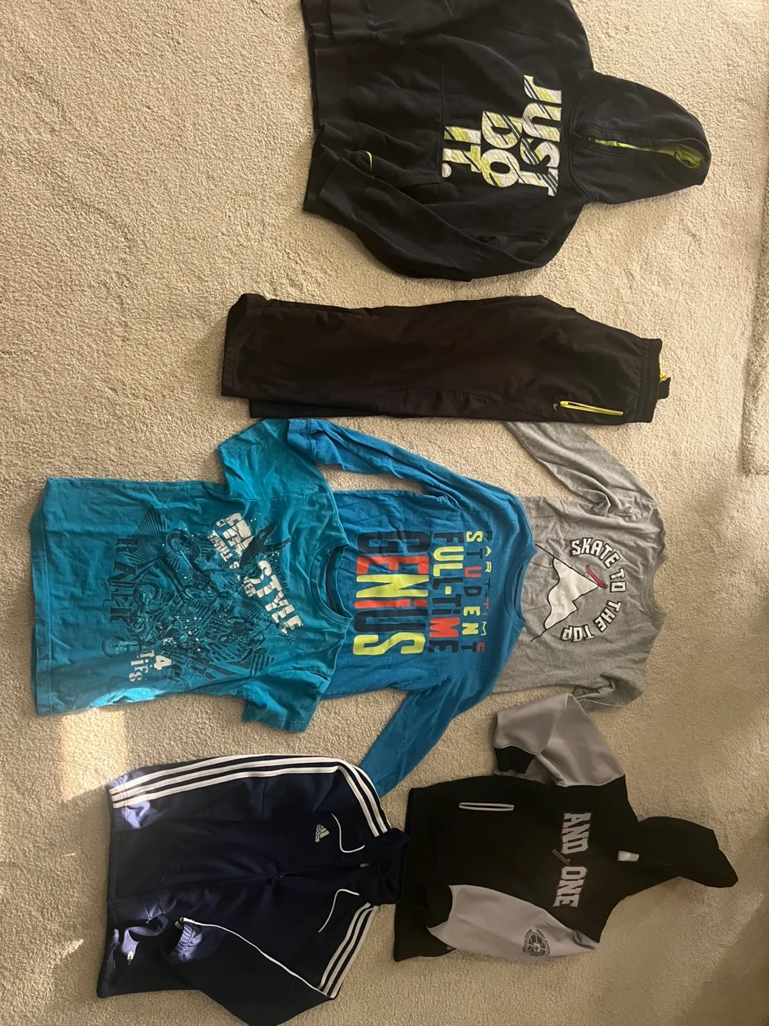 7 pc bundle Boys clothes size 10-12 image indicator(4)