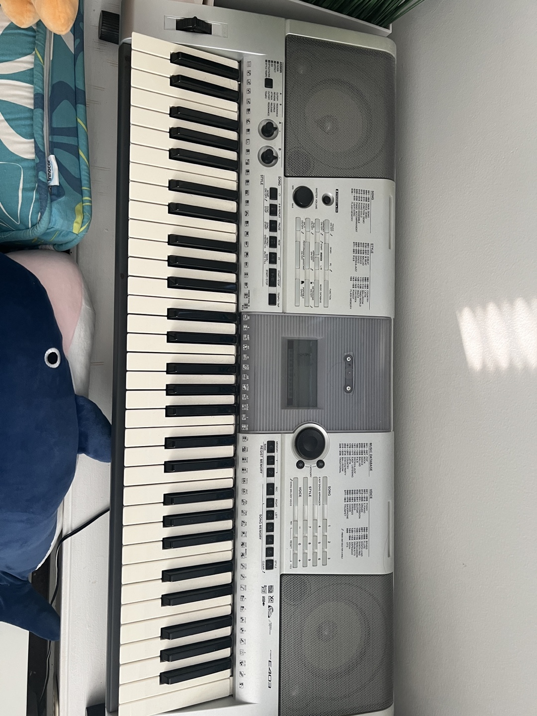 Yamaha PSR-E403 61-Key Keyboard – Touch Sensitive