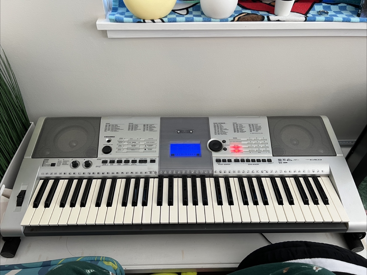 Yamaha PSR-E403 61-Key Keyboard – Touch Sensitive - photo 2