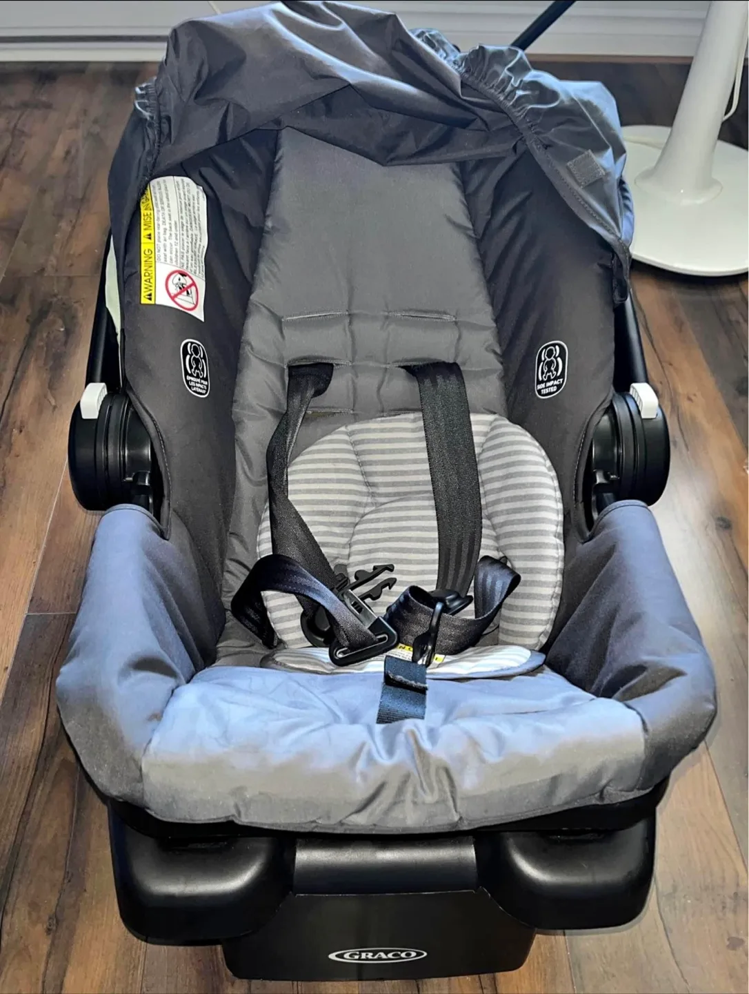 Graco Snug ride 30 Infant Car Seat with base thumbnail