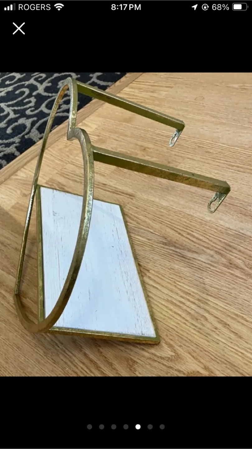 Homesense - Heart Shaped Gold and White Wall Shelf image indicator(5)