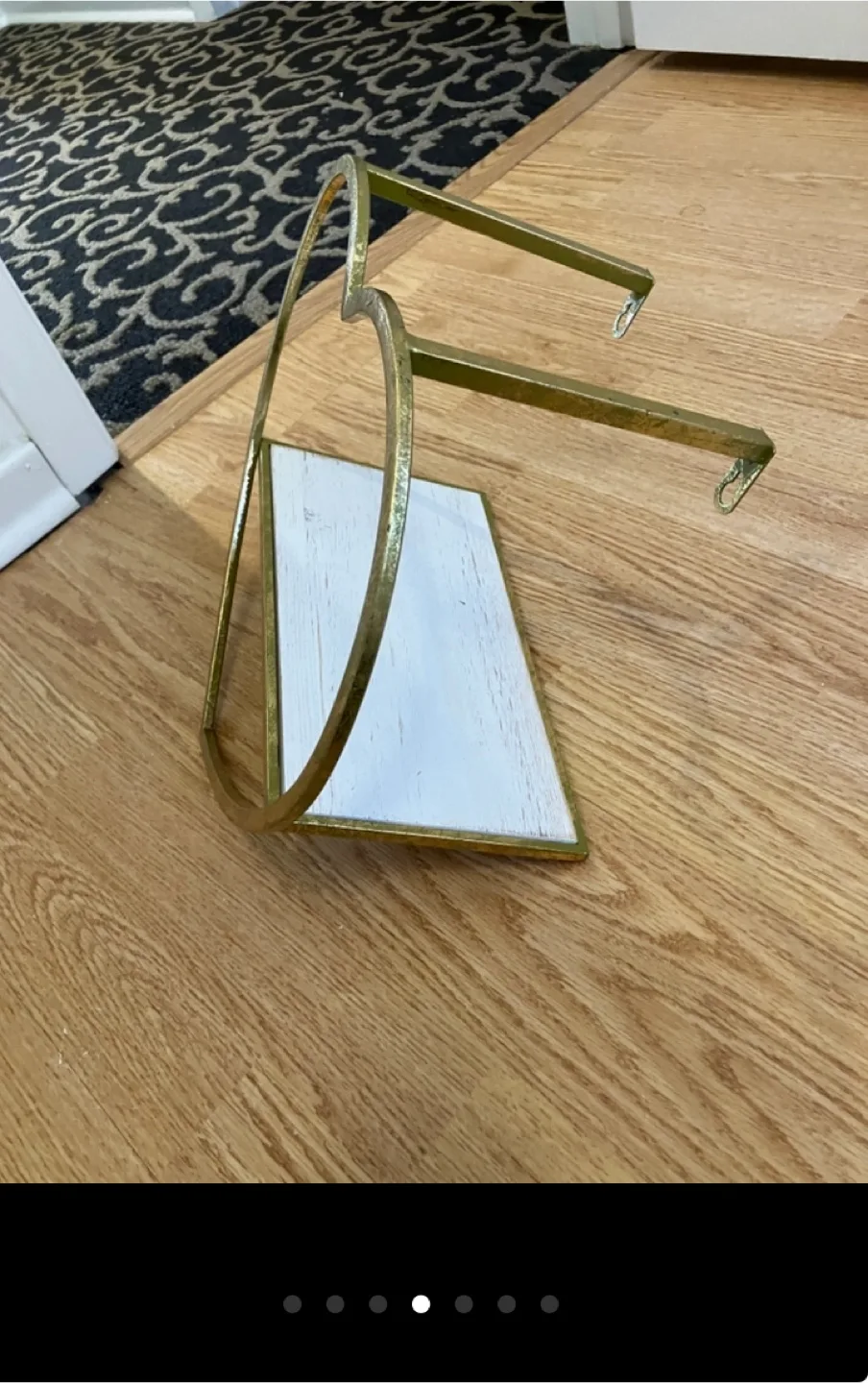 Homesense - Heart Shaped Gold and White Wall Shelf image indicator(4)