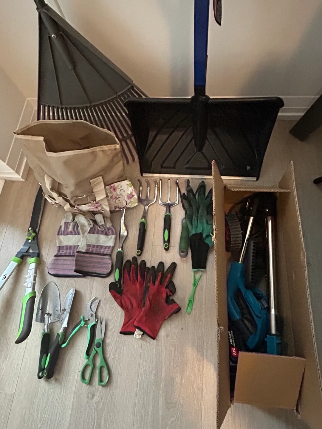 Gardening Tools Set with Cordless Trimmer and Snow Shovel thumbnail