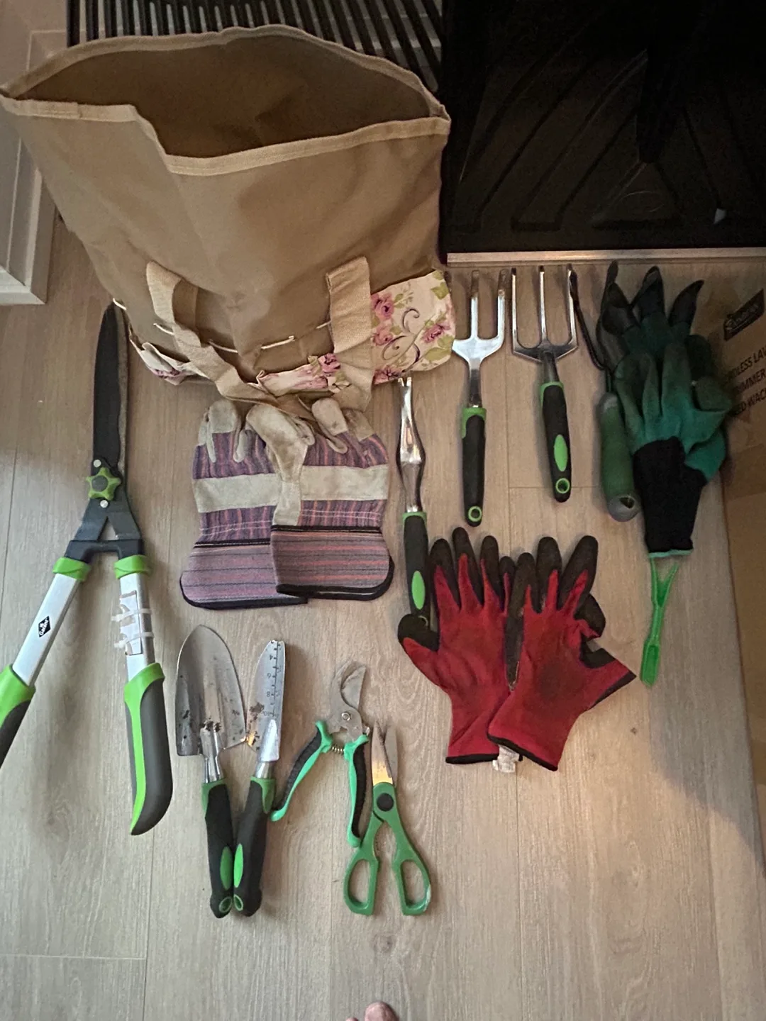 Gardening Tools Set with Cordless Trimmer and Snow Shovel image indicator(2)