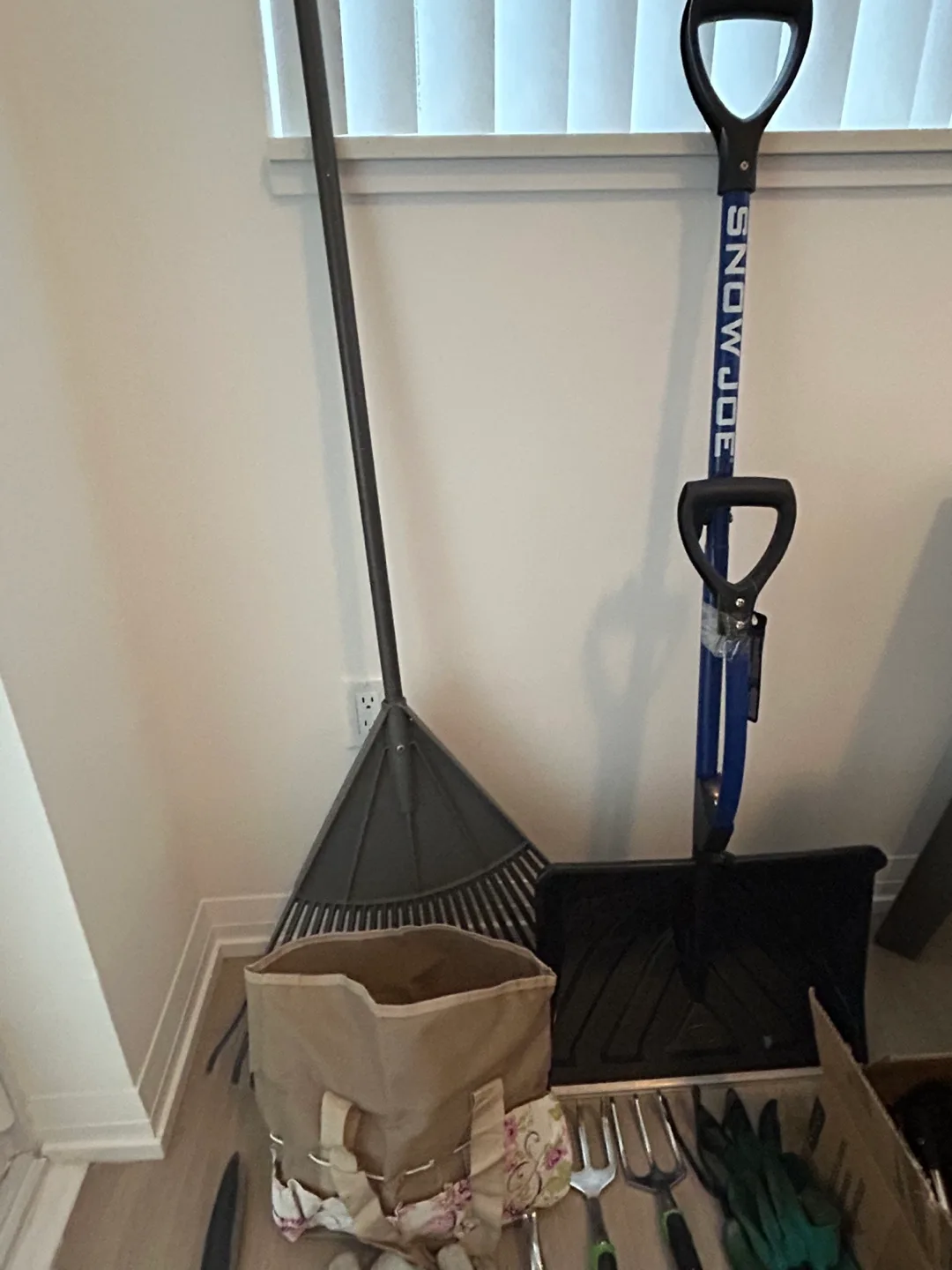 Gardening Tools Set with Cordless Trimmer and Snow Shovel image indicator(7)