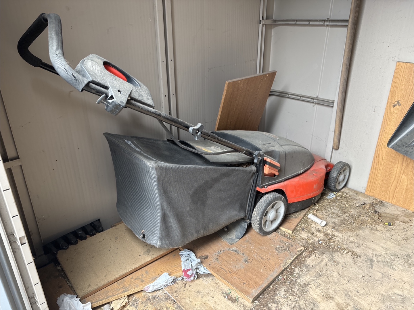 Yardworks Lawnmower - Used