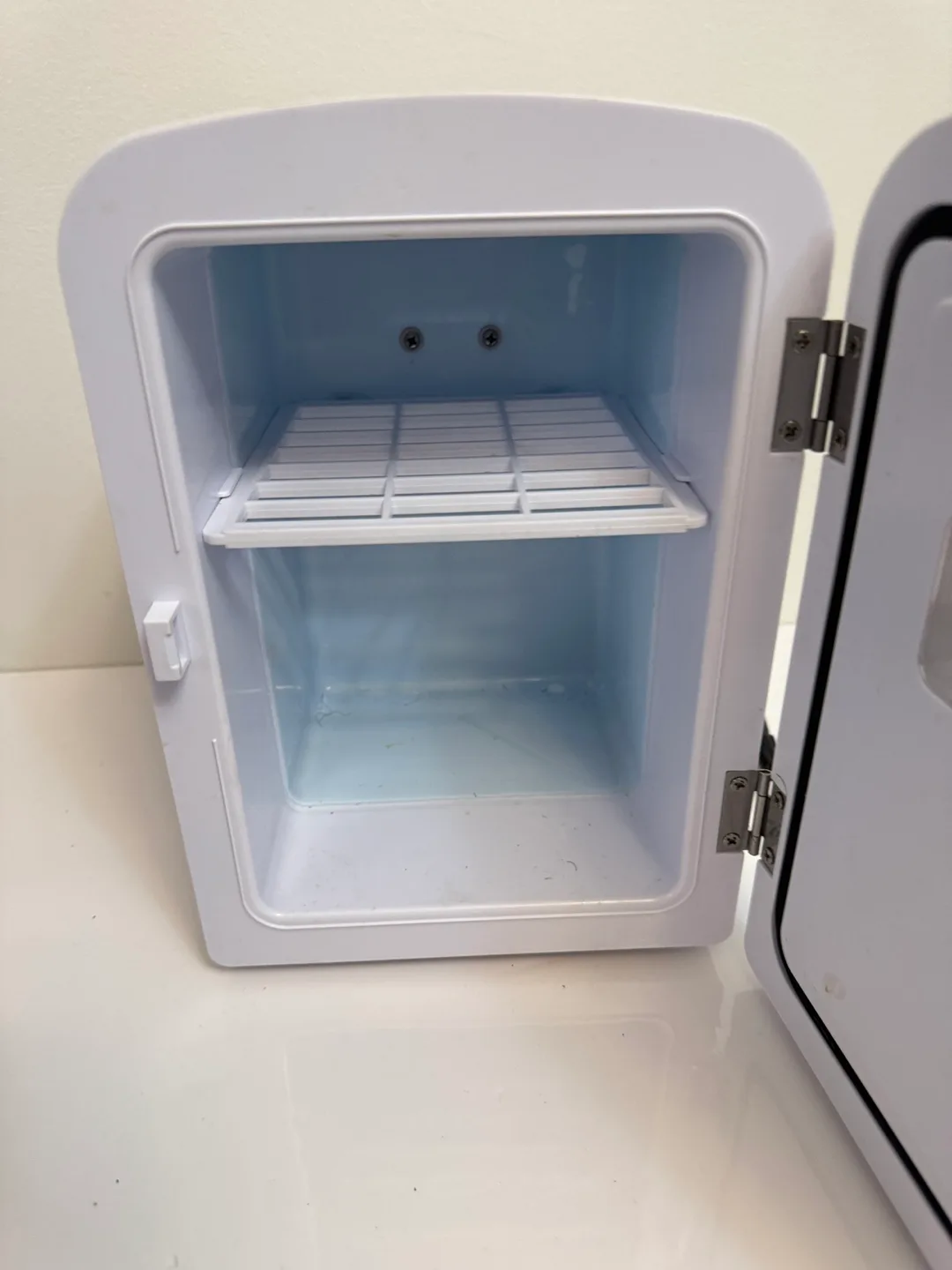 Daniella Mini Fridge - White image indicator(2)