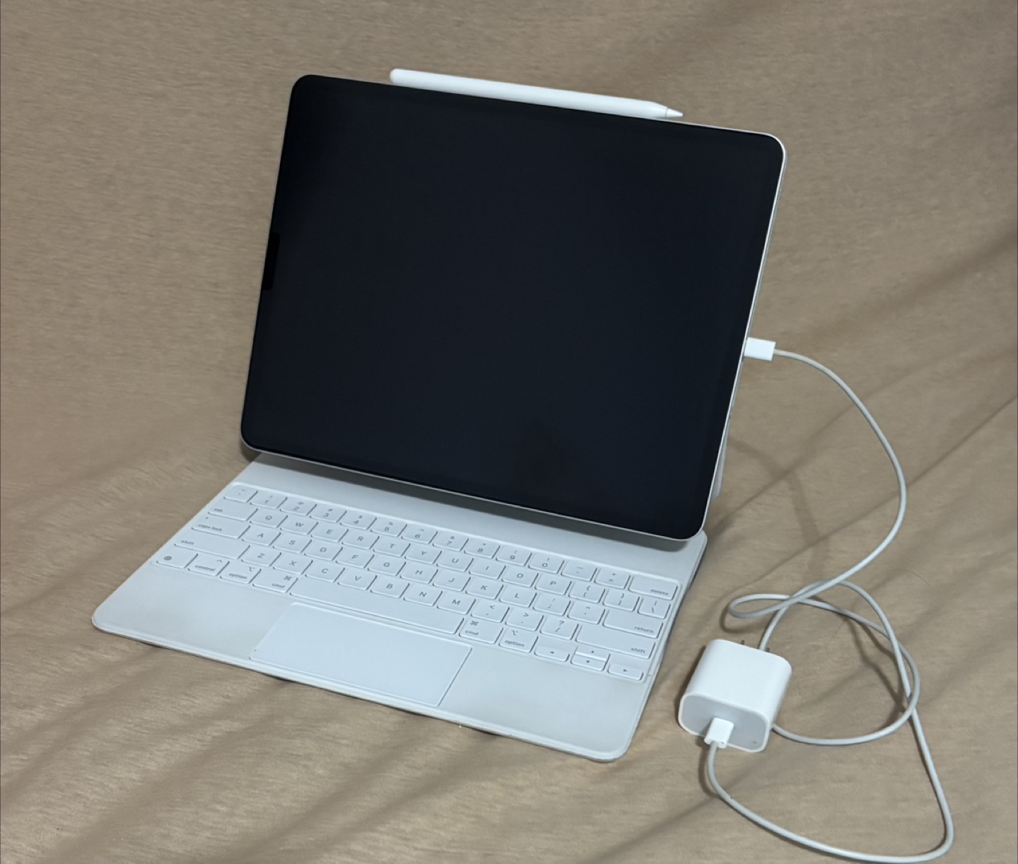 🔥Apple iPad Pro 12.9” & Magic Keyboard