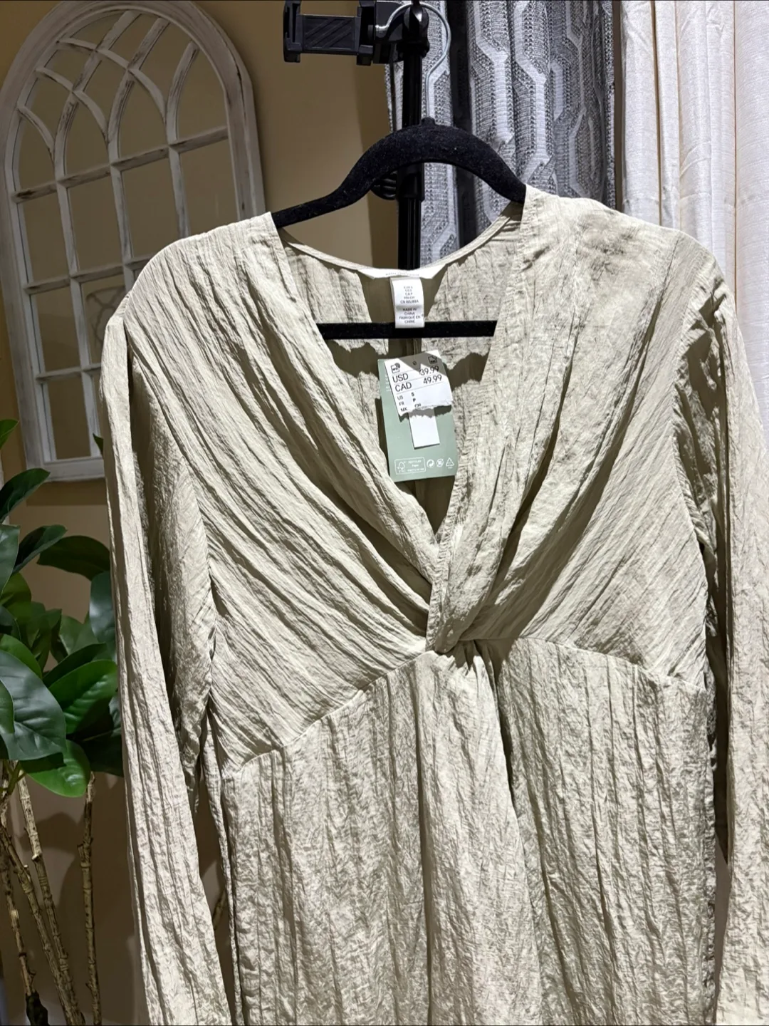 H&M Crinkled Dress - Size S image indicator(4)