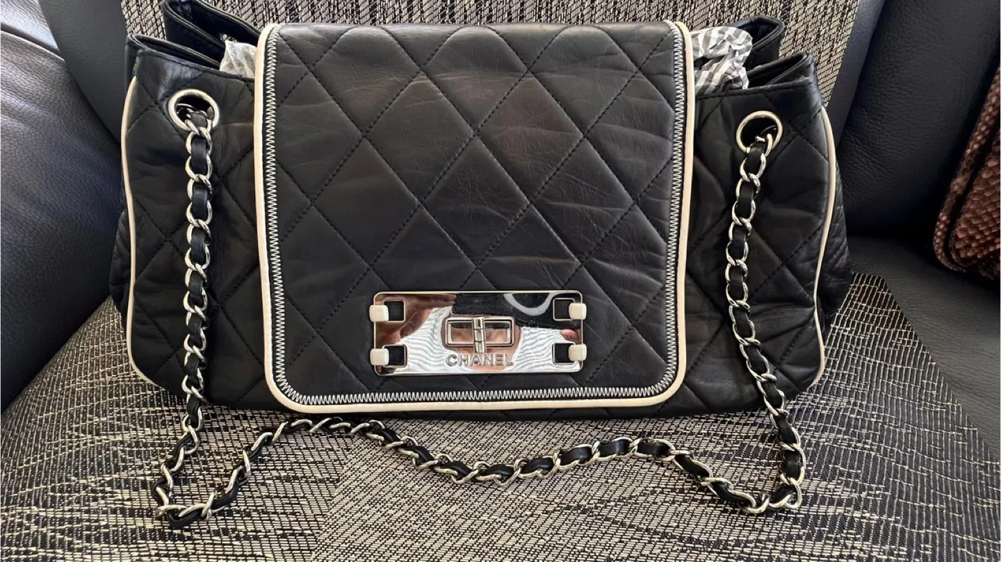 Chanel Black Leather Quilted Shoulder Bag thumbnail
