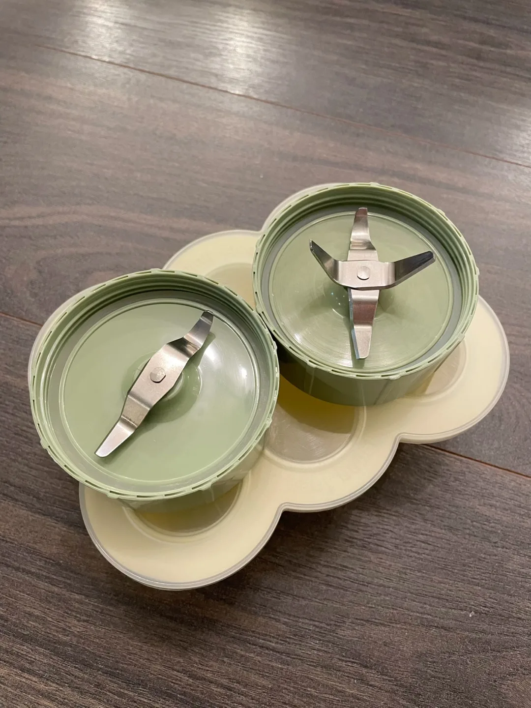 Excellent Condition Nutribullet Baby Food Blender + Book image indicator(3)