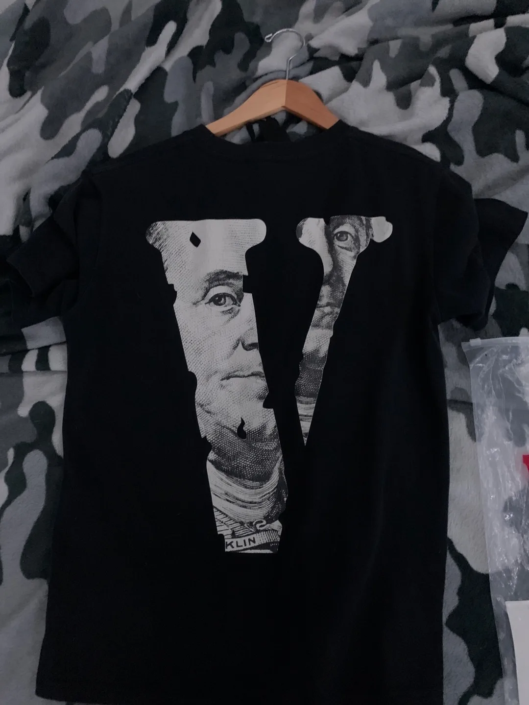 VLONE Black T-Shirt - Size M image indicator(4)