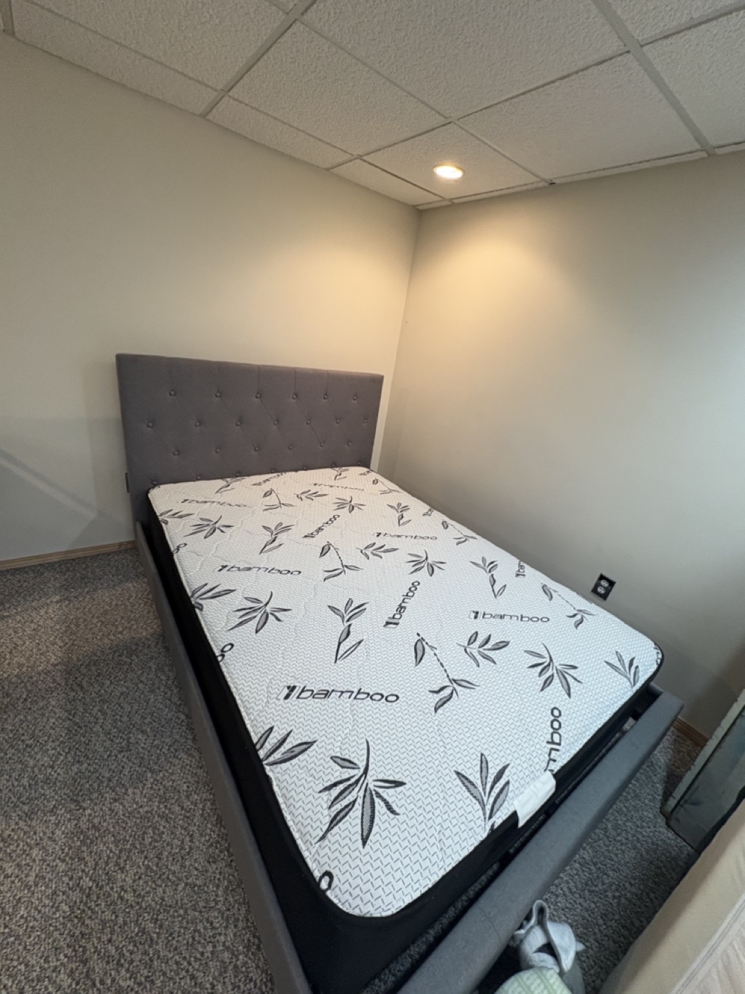 Queen size Bed frame with mattress - photo 4