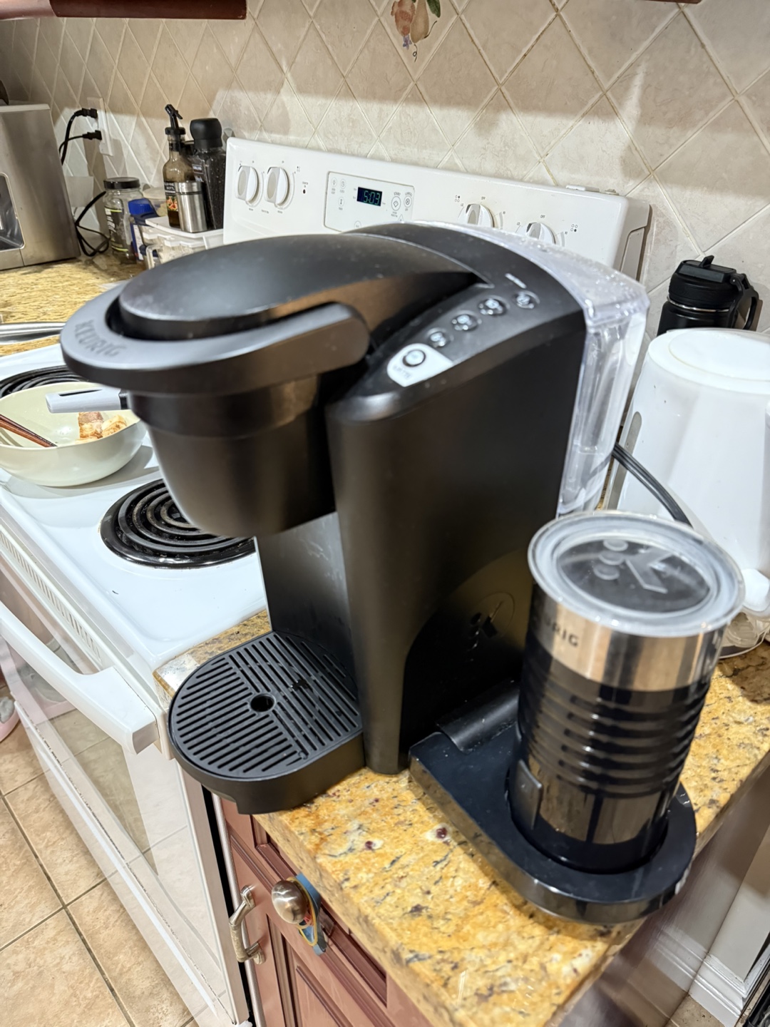 Keurig Coffee Maker with Milk Frother - photo 2