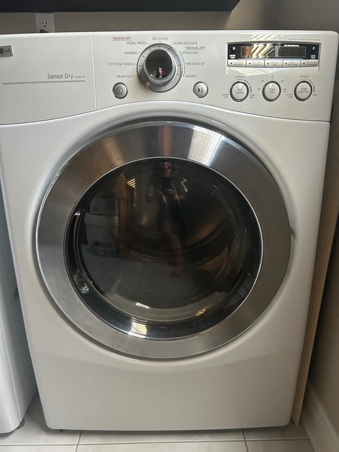 Pristine LG Sensor Dry DLE2301W Dryer thumbnail