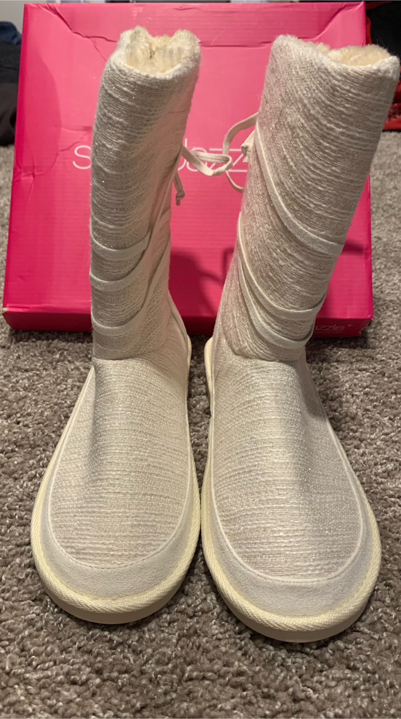 New Never Worn ShoeDazzle Cream Winter Boots - Size 7 - photo 5