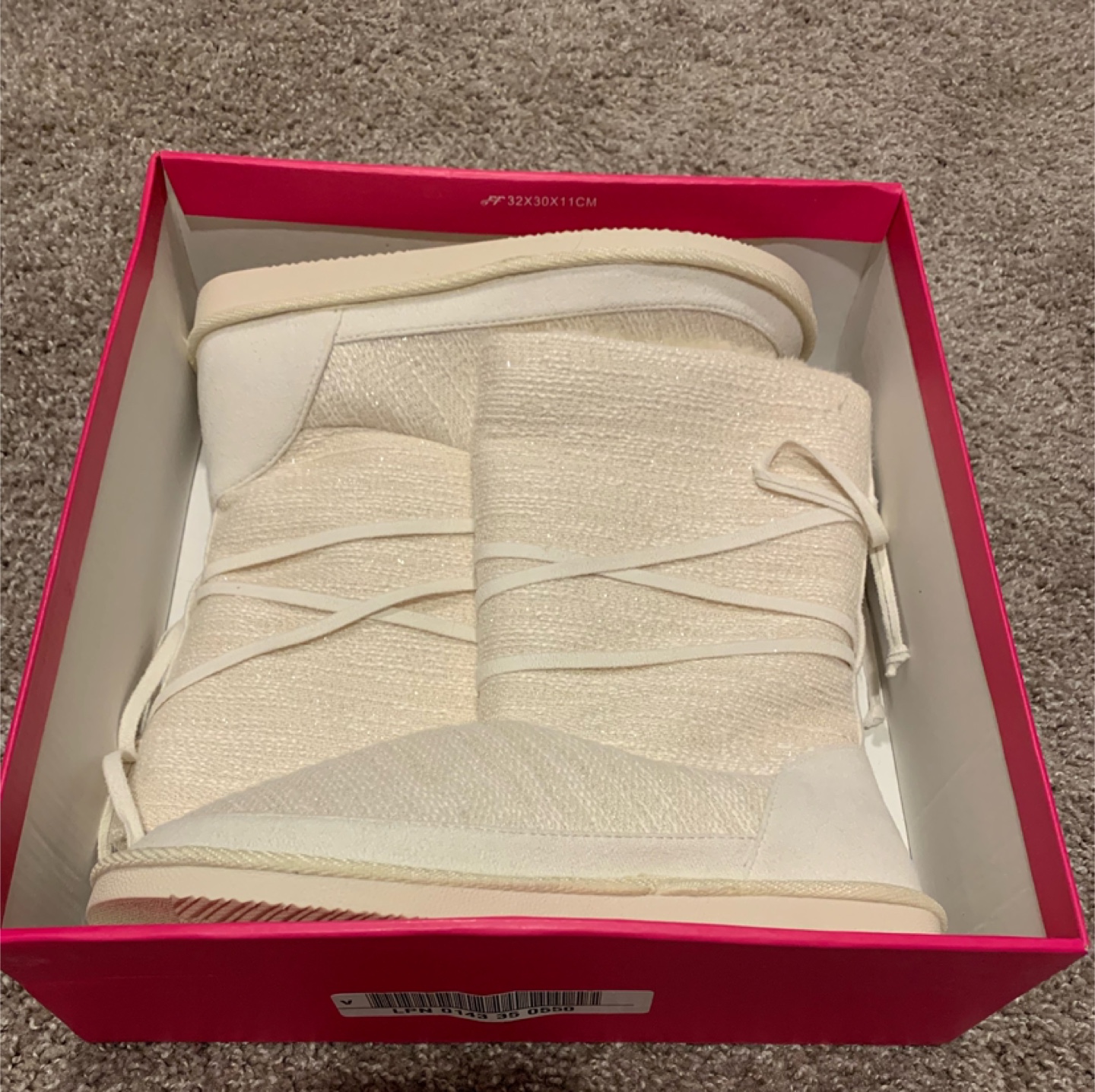 New Never Worn ShoeDazzle Cream Winter Boots - Size 7 - photo 2