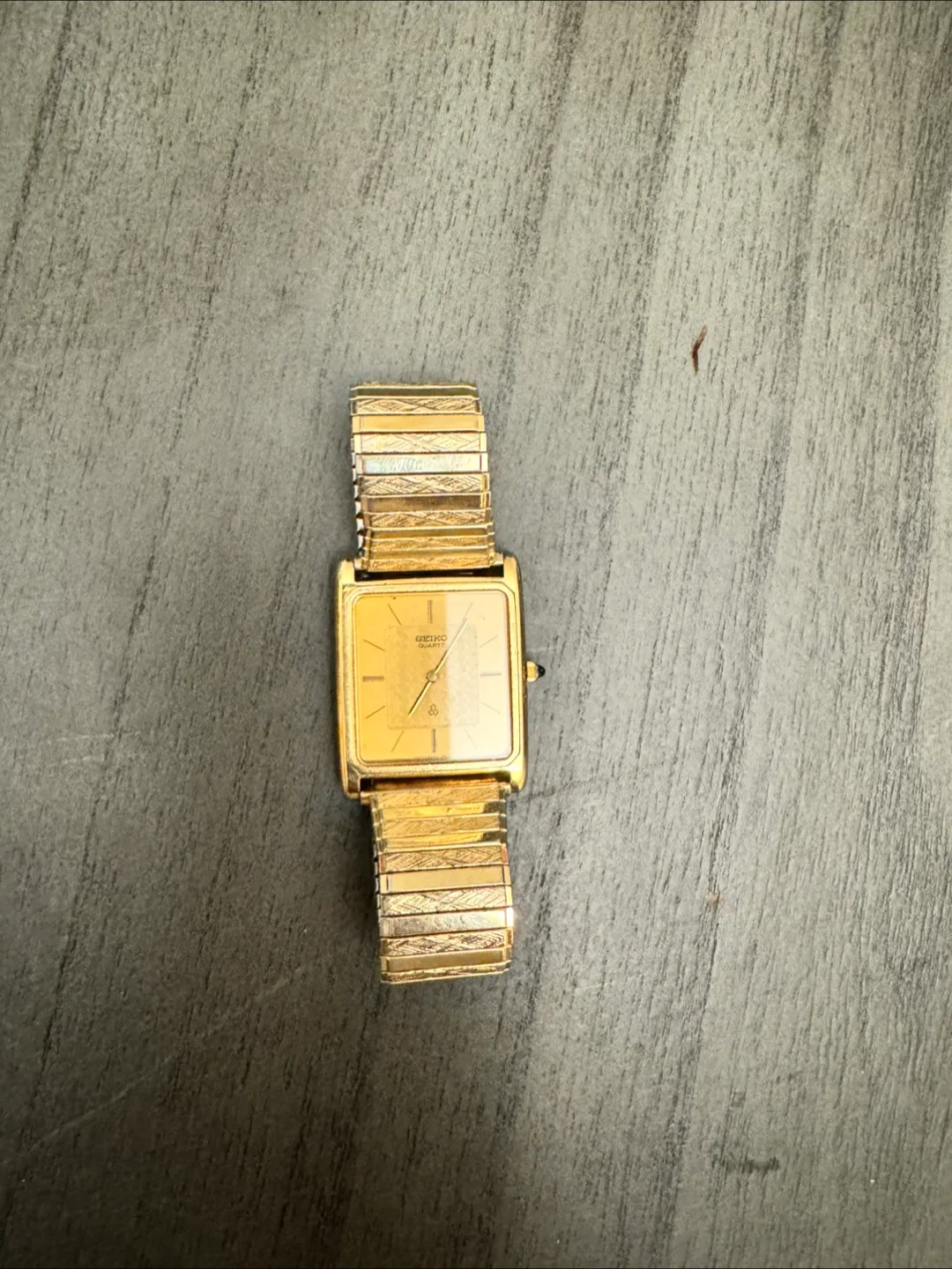 Seiko Quartz Gold Watch thumbnail