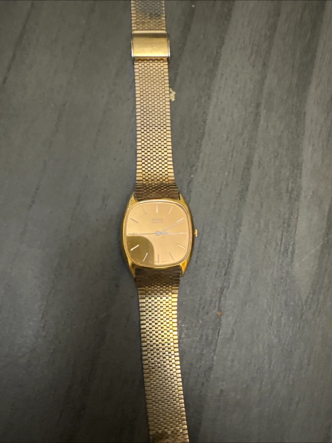 Vintage Seiko Quartz Gold Watch thumbnail