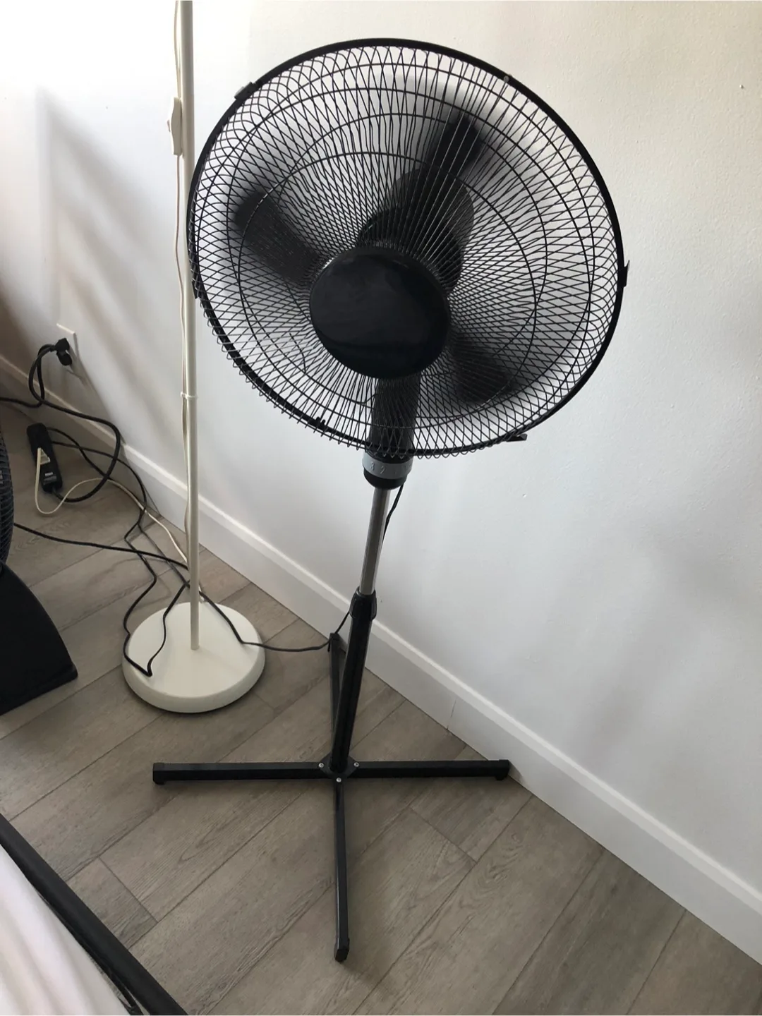 16" Black Stand Fan - SF3-40E thumbnail
