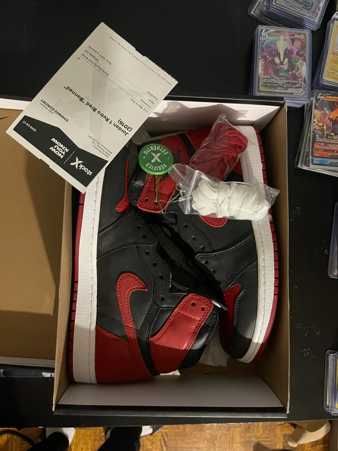 Nike Air Jordan 1 Retro Bred Banned (2016) US 8 thumbnail