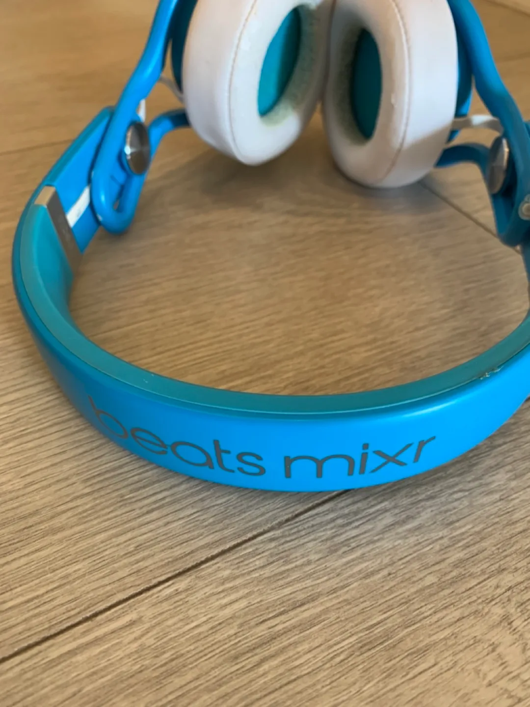 Beats Mixr Blue Headphones with Case image indicator(2)