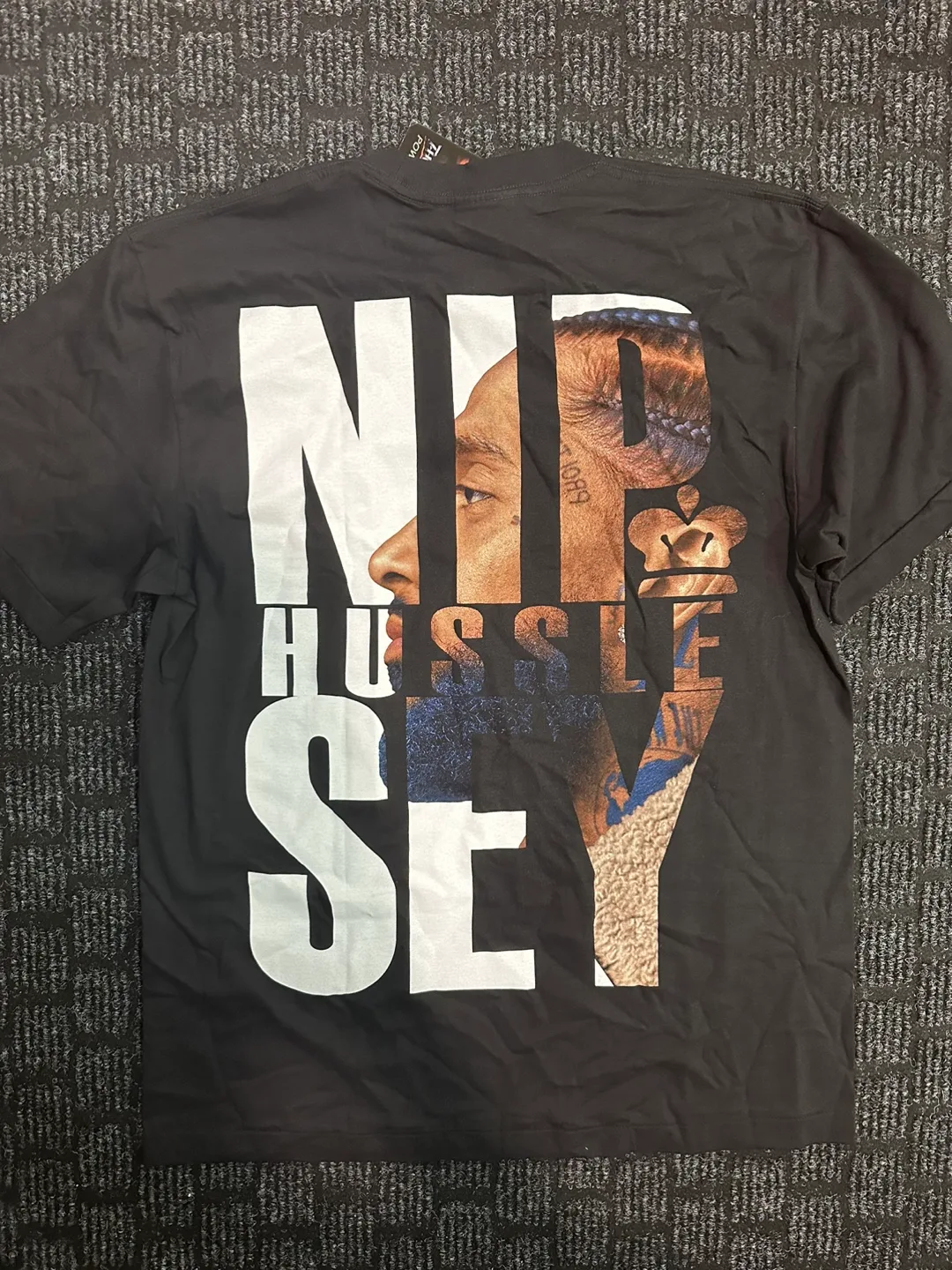 New Graphic Vintage Nipsey Hustle Tee size XL image indicator(2)