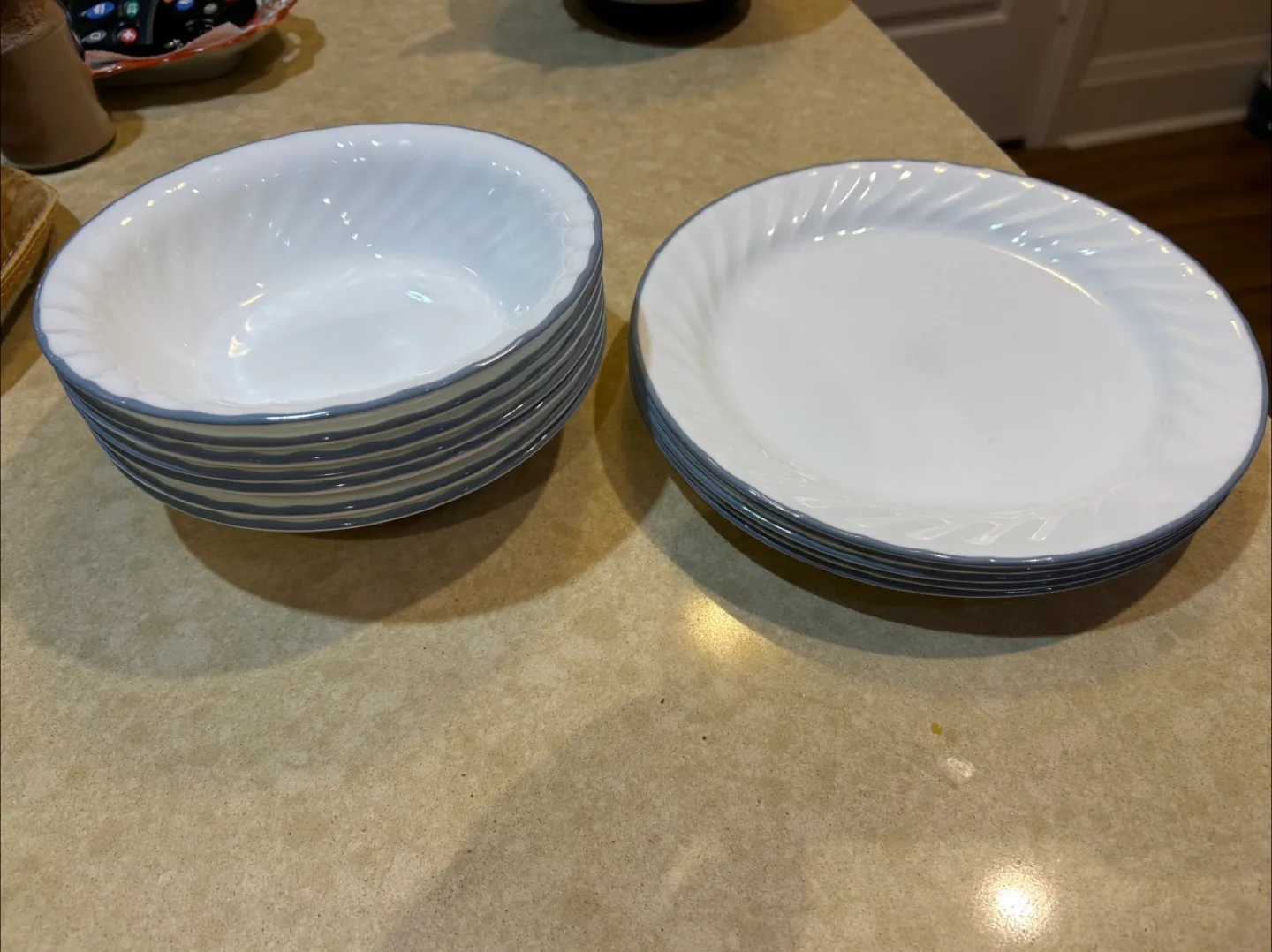 Corelle Dishes - Plates and Bowls thumbnail