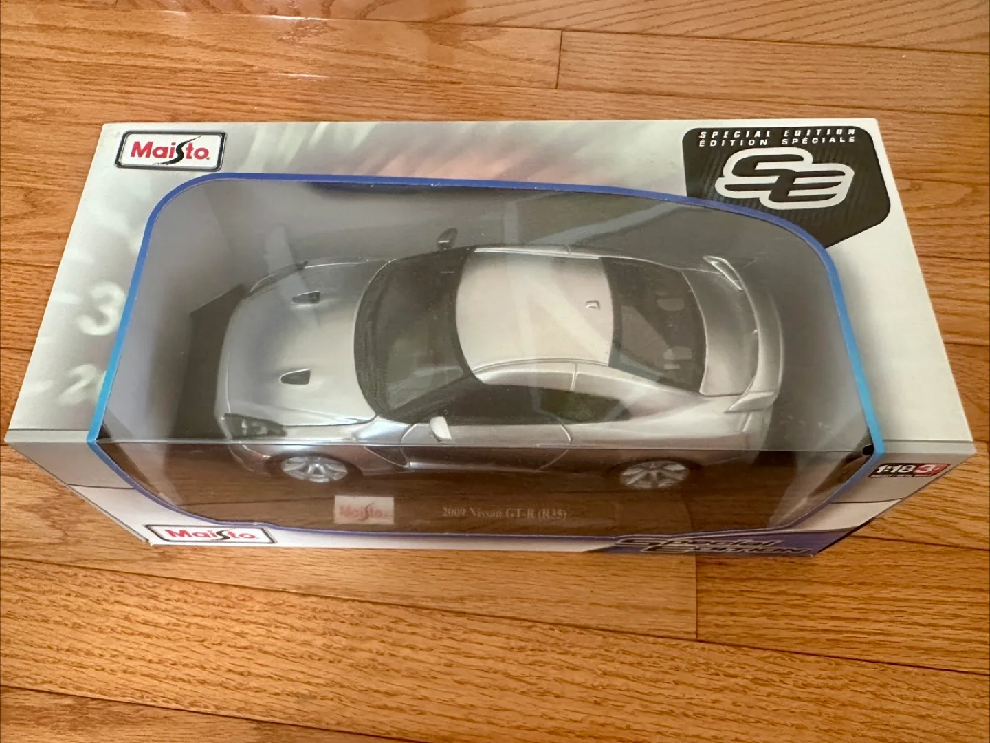 Maisto 2009 Nissan GT-R (R35) 1:18 Scale thumbnail