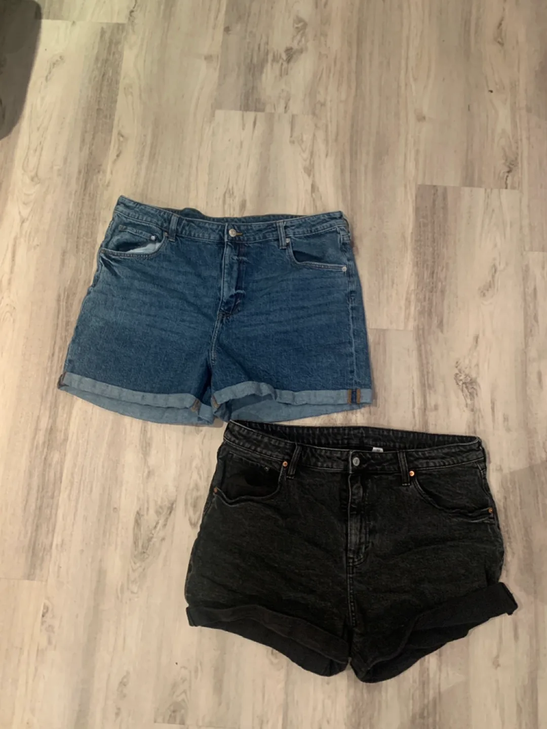 H&M Mom Shorts Size 18 thumbnail
