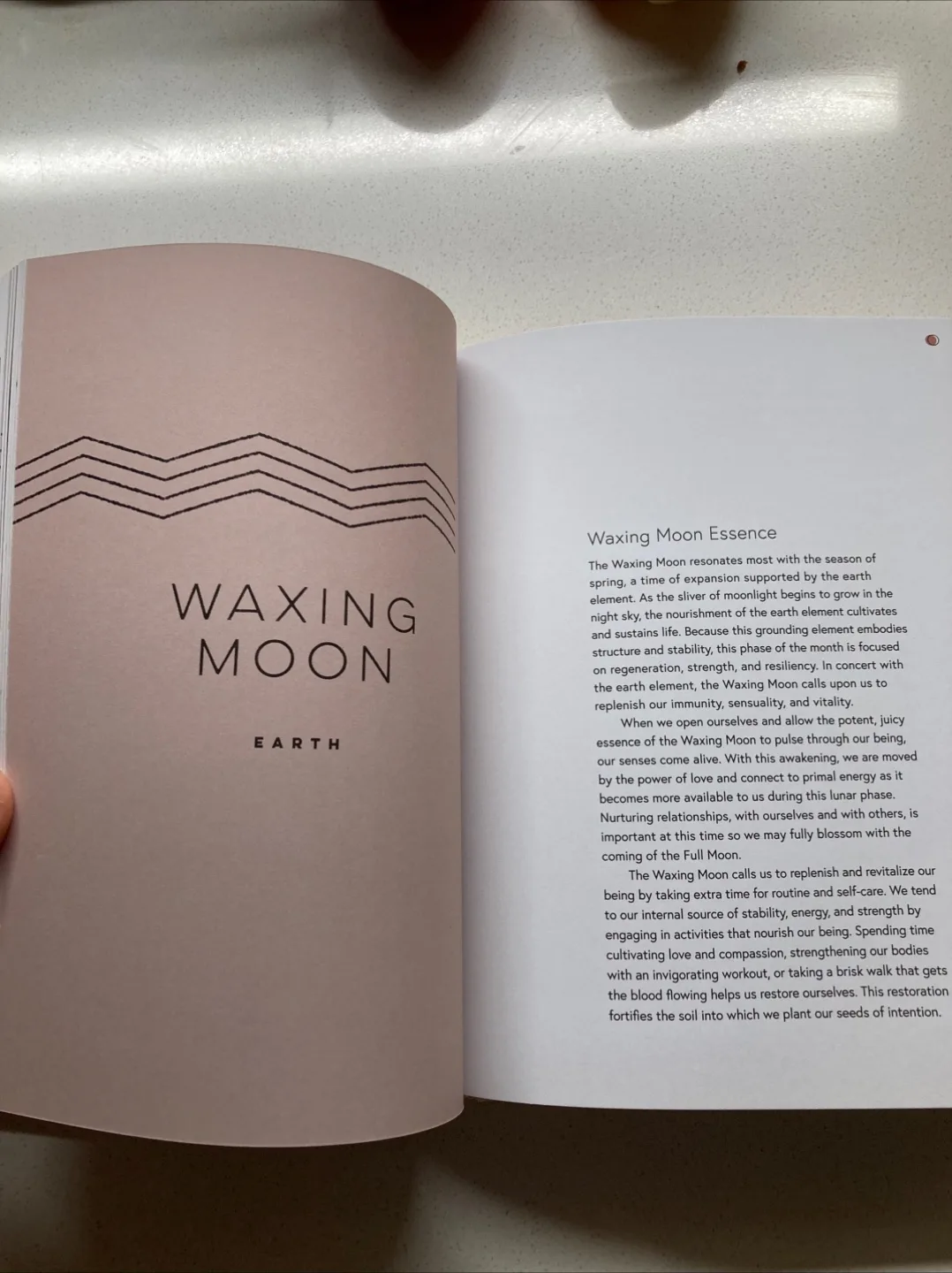 Moon Bath: Bathing Rituals + Recipes Book image indicator(5)